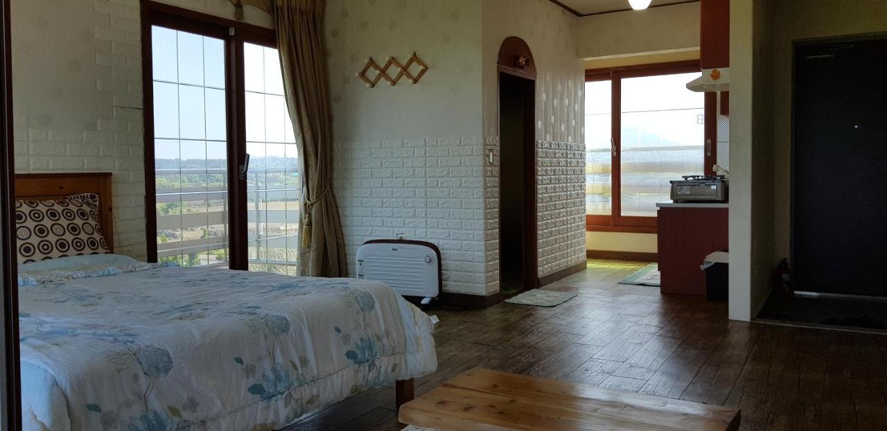 Jun House Vandrarhem Jeju Exteriör bild