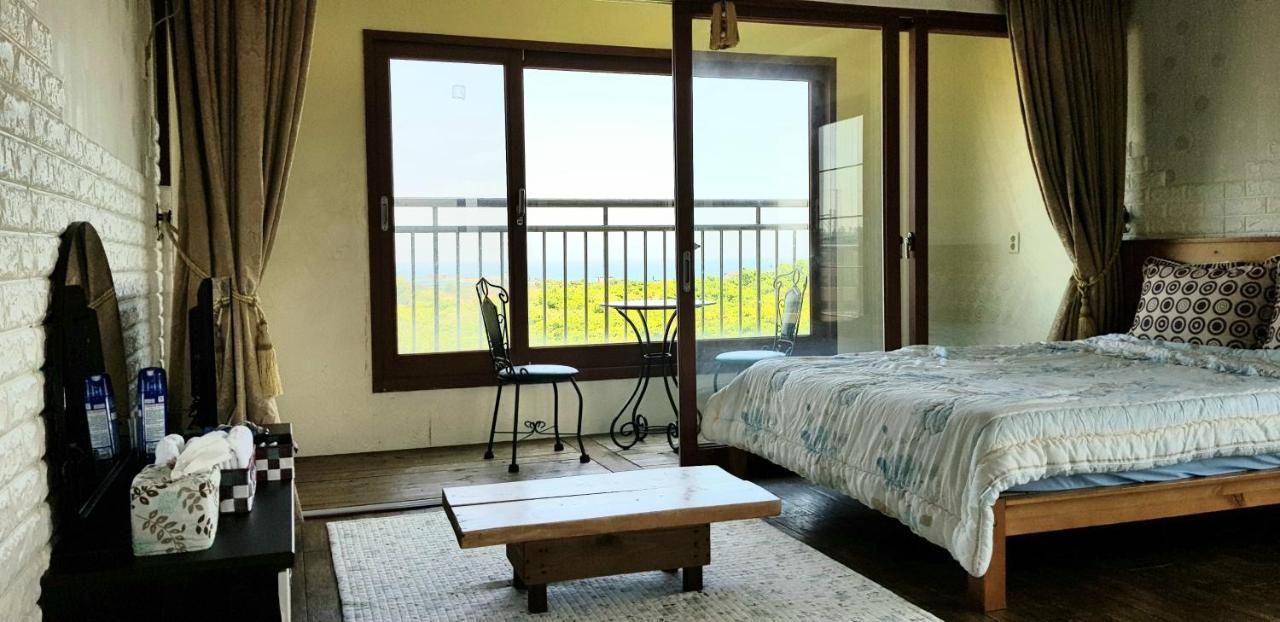 Jun House Vandrarhem Jeju Exteriör bild