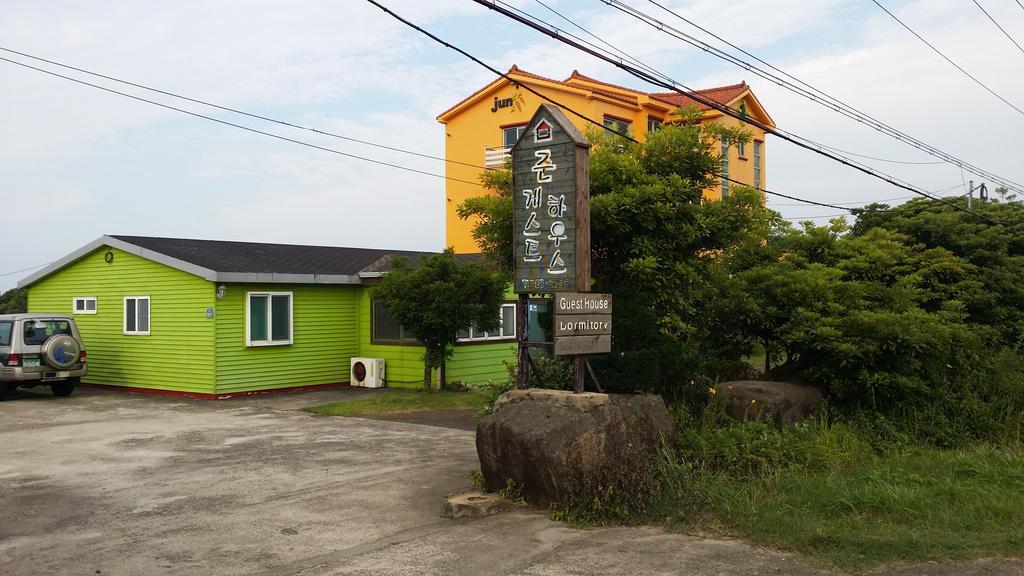 Jun House Vandrarhem Jeju Exteriör bild