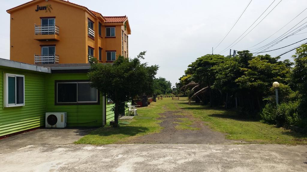 Jun House Vandrarhem Jeju Exteriör bild