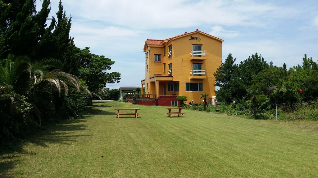 Jun House Vandrarhem Jeju Exteriör bild