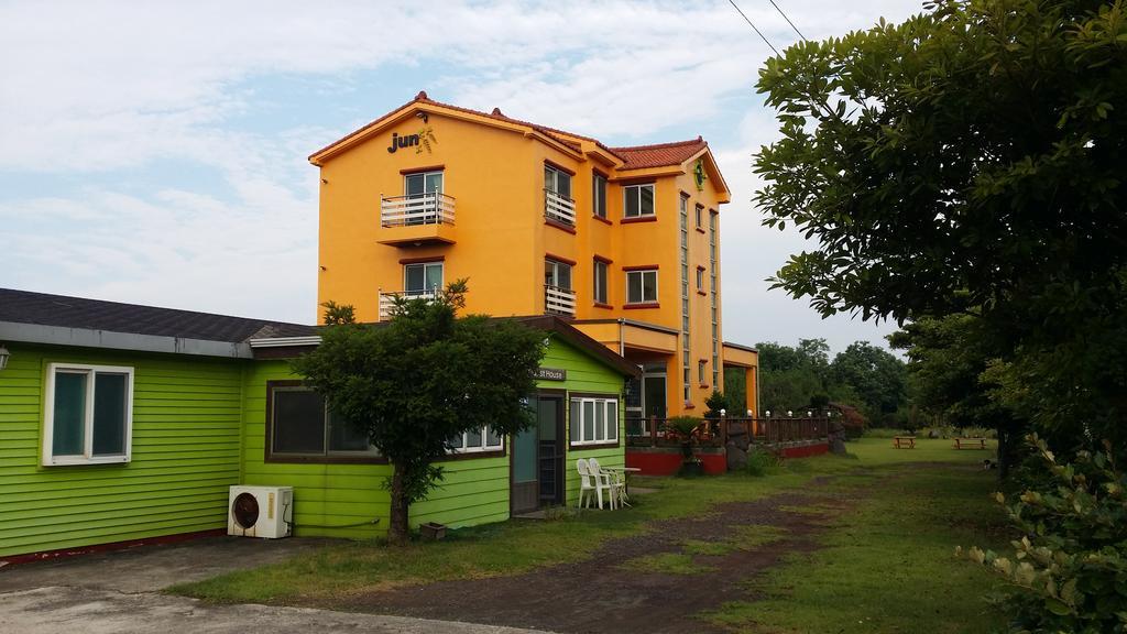Jun House Vandrarhem Jeju Exteriör bild